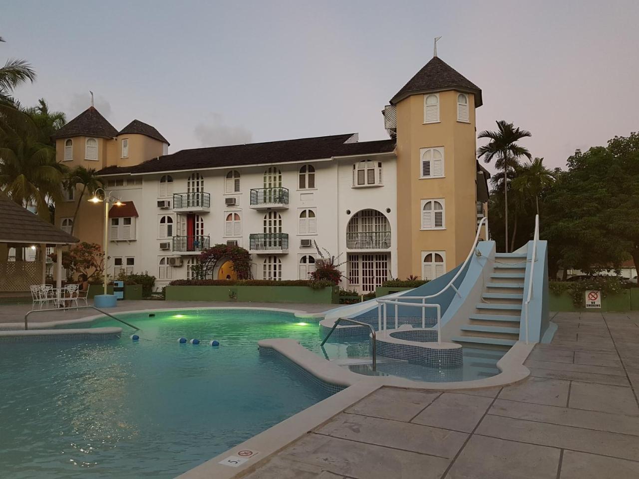 Apartment Treasure At Sandcastles Ocho Rios Exterior foto